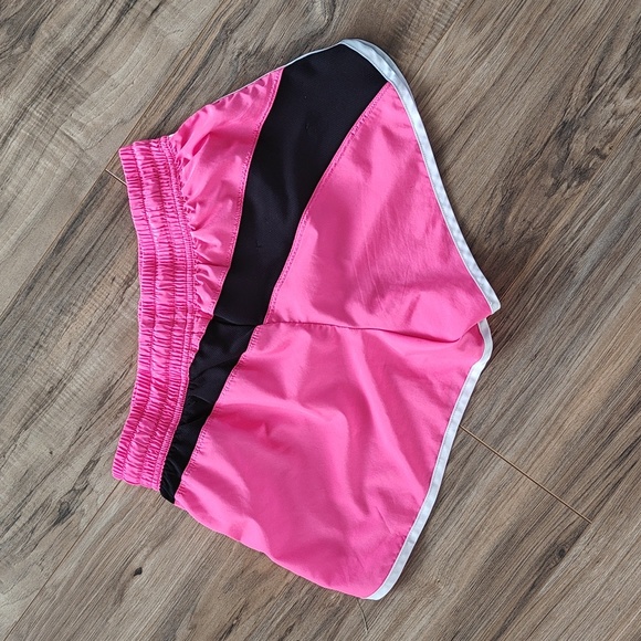 GUC Hot pink running shorts - Picture 2 of 5
